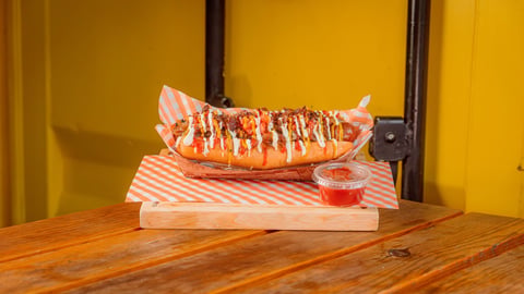 Fondog - Hotdog con fondue de queso gouda